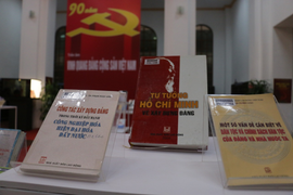 Khai mạc Triển lãm sách Kỷ niệm 90 năm Ngày thành lập Đảng Cộng sản Việt Nam